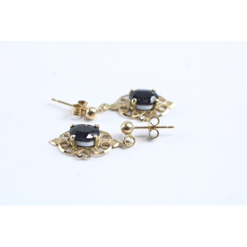 5 - 9ct gold vintage oval cut sapphire drop earrings w/ posts (1.6g)