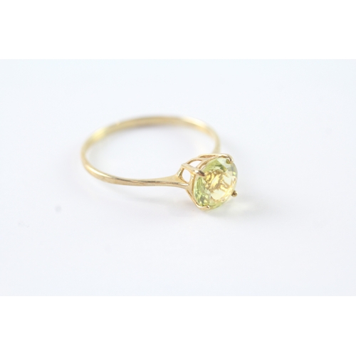 59 - 9ct gold green gemstone dress ring (1.6g) Size V