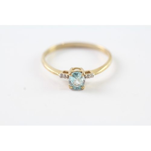 60 - 9ct gold blue & white gemstone dress ring (2g) Size V