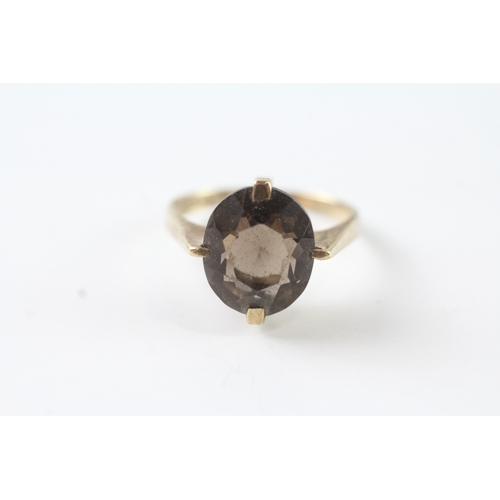 82 - 9ct gold oval cut smokey quartz solitaire dress ring (3.1g) Size M 1/2