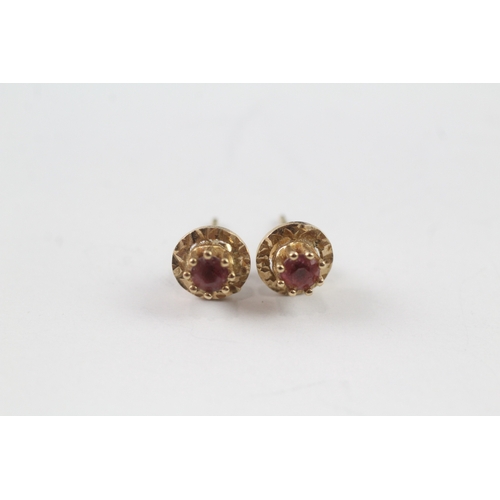 83 - 9ct gold round cut ruby stud earrings (1.2g)