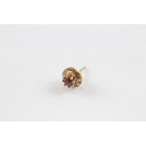 83 - 9ct gold round cut ruby stud earrings (1.2g)