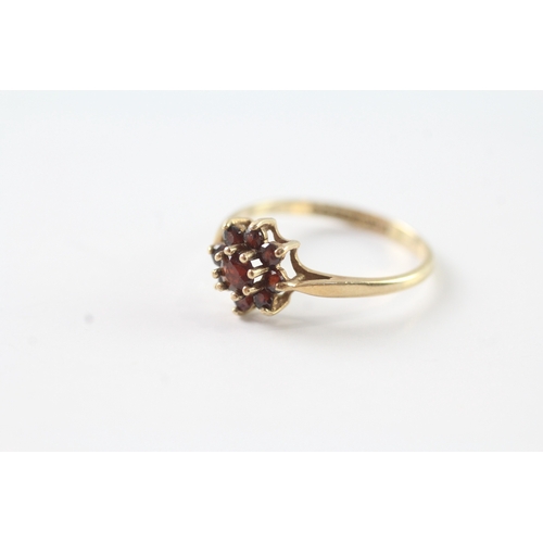 93 - 9ct gold garnet cluster ring (1.2g) Size L