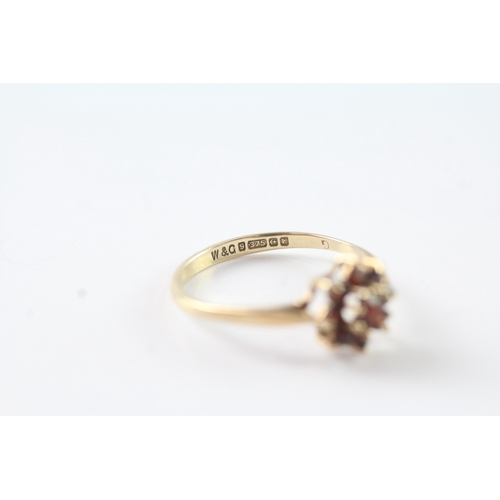 93 - 9ct gold garnet cluster ring (1.2g) Size L