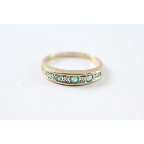 97 - 9ct gold emerald & diamond half eternity ring (2g) Size P