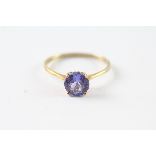 99 - 9ct gold blue gemstone solitaire ring (1.8g) Size V