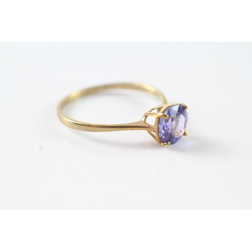 99 - 9ct gold blue gemstone solitaire ring (1.8g) Size V