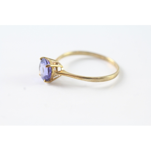 99 - 9ct gold blue gemstone solitaire ring (1.8g) Size V