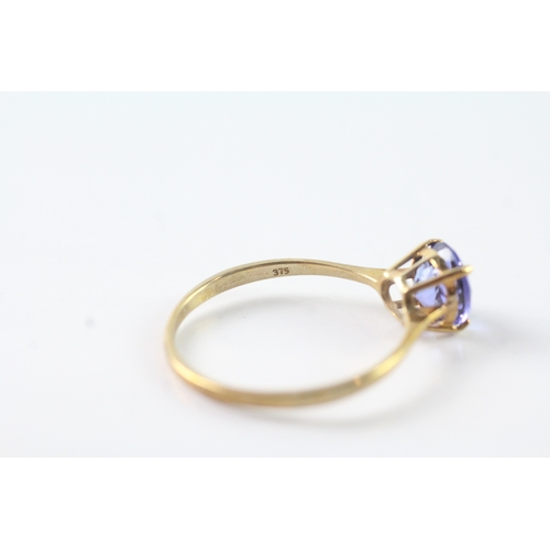 99 - 9ct gold blue gemstone solitaire ring (1.8g) Size V