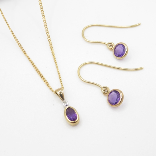 100 - 9ct gold x2 amethyst hook earrings & pendant necklace (2.3g)