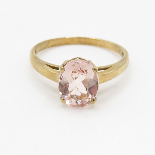 101 - 9ct gold oval cut pink gemstone solitaire dress ring (1.9g) Size N