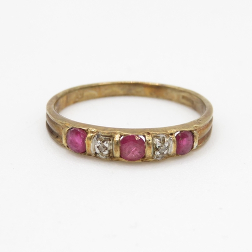 121 - 9ct gold vintage ruby & diamond five stone ring (1.5g) Size O 1/2