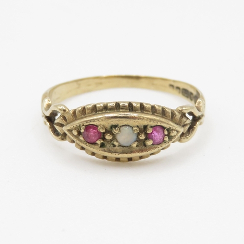 26 - 9ct gold vintage ruby and opal trilogy dress ring (1.4g) Size N