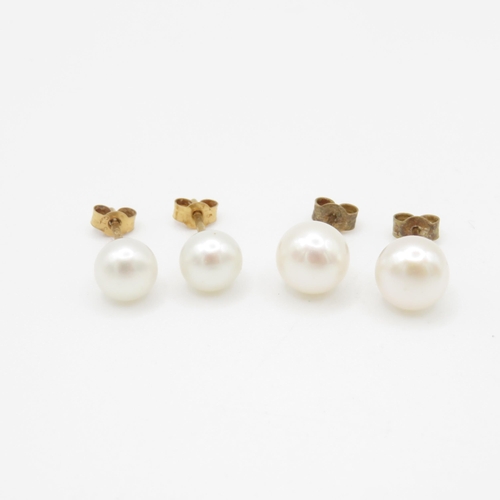 34 - 9ct gold x2 cultured pearl stud earrings (2.1g)