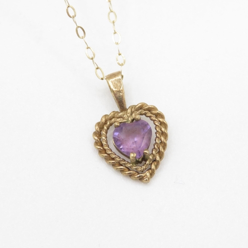 35 - 9ct gold heart shape amethyst pendant necklace (1.1g)