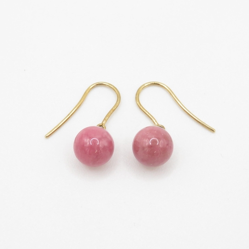 5 - 9ct gold pink gemstone hook earrings (2.6g)