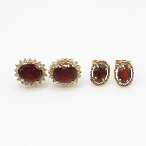 54 - 2x 9ct gold garnet & diamond stud earrings (3.2g)