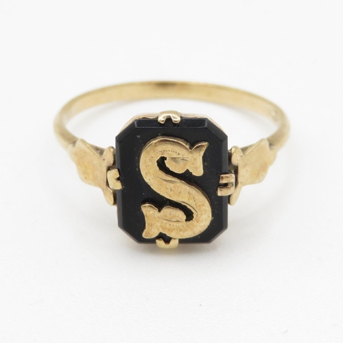 55 - 9ct gold Victorian black onyx monogram signet ring (1.8g) Size M