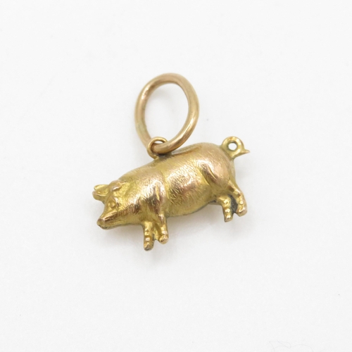 67 - 9ct gold pig charm (1.1g)