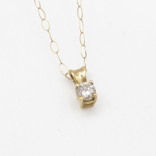 77 - 9ct gold diamond pendant necklace (0.6g)