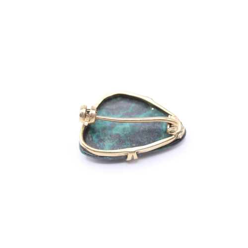 115 - 9ct gold azurite brooch (3g)