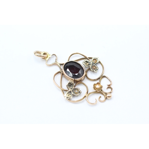 119 - 9ct gold garnet and pearl set pendant, as found (2g)