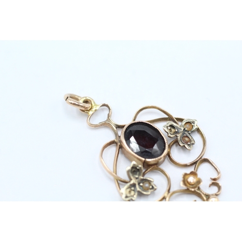 119 - 9ct gold garnet and pearl set pendant, as found (2g)