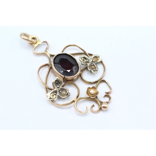 119 - 9ct gold garnet and pearl set pendant, as found (2g)