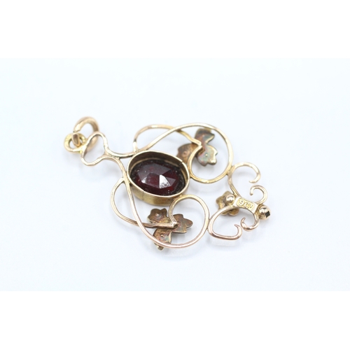 119 - 9ct gold garnet and pearl set pendant, as found (2g)