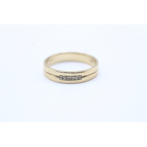 130 - 9ct gold diamond ring with a hidden 'I love you' message (2.3g) Size N