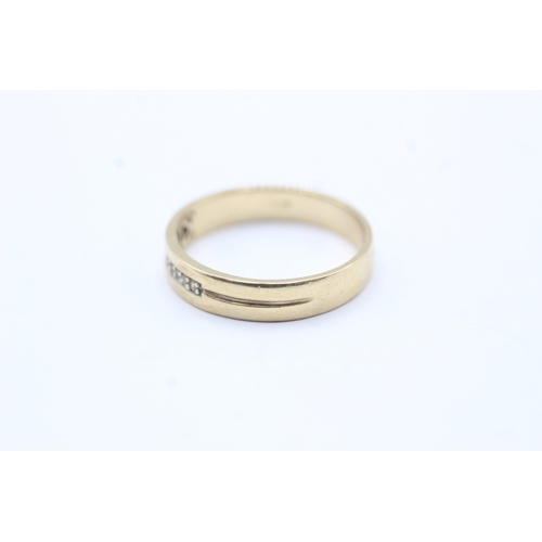 130 - 9ct gold diamond ring with a hidden 'I love you' message (2.3g) Size N