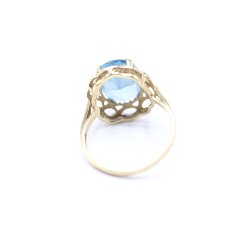 146 - 9ct gold blue gemstone cocktail ring (3.6g) Size Q 1/2