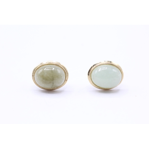 154 - 9ct gold jade stud earrings (1.5g)