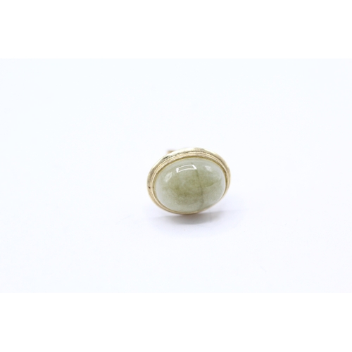 154 - 9ct gold jade stud earrings (1.5g)