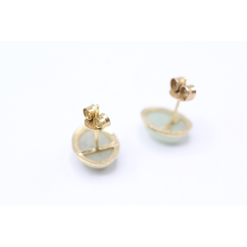 154 - 9ct gold jade stud earrings (1.5g)