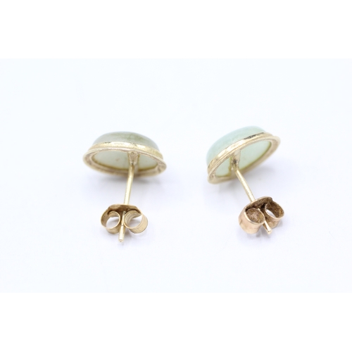 154 - 9ct gold jade stud earrings (1.5g)