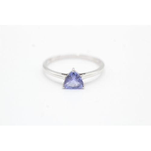 158 - 10ct gold trillion cut blue gemstone solitaire ring (1.7g) Size R 1/2