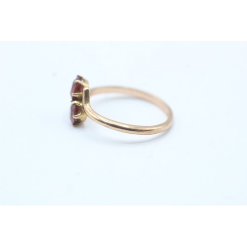 174 - 9ct gold vintage garnet toi et moi ring (1.7g)