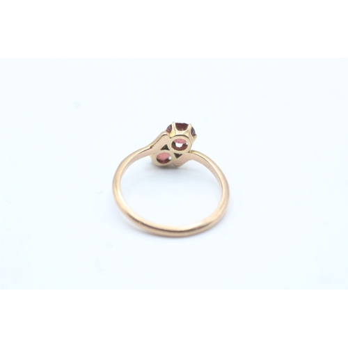 174 - 9ct gold vintage garnet toi et moi ring (1.7g)