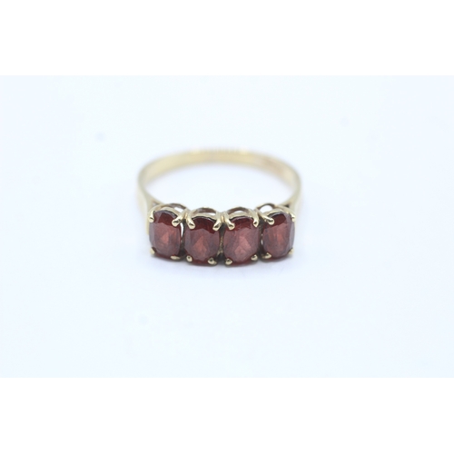 176 - 9ct gold oval cut garnet four stone ring (2.4g) Size Q