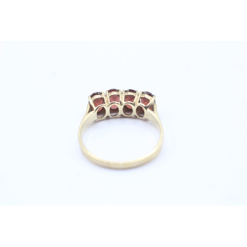 176 - 9ct gold oval cut garnet four stone ring (2.4g) Size Q