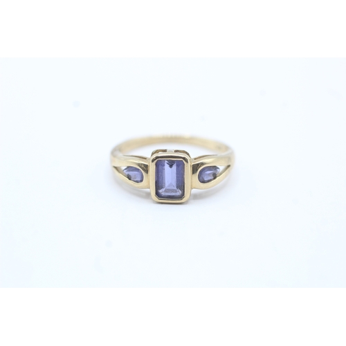 179 - 9ct gold vari-cut blue gemstone trilogy dress ring (2.3g) Size Q