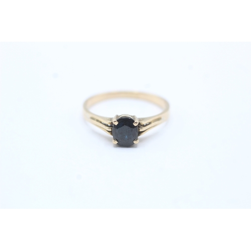 182 - 9ct gold oval cut sapphire solitaire ring (2.1g) Size P