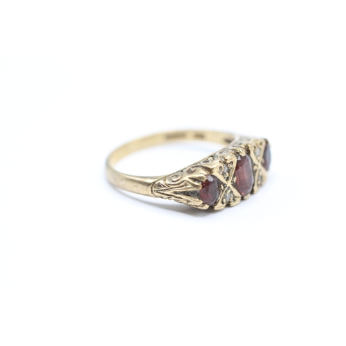 194 - 9ct gold diamond and garnet flat setting ring (2.7g) Size N