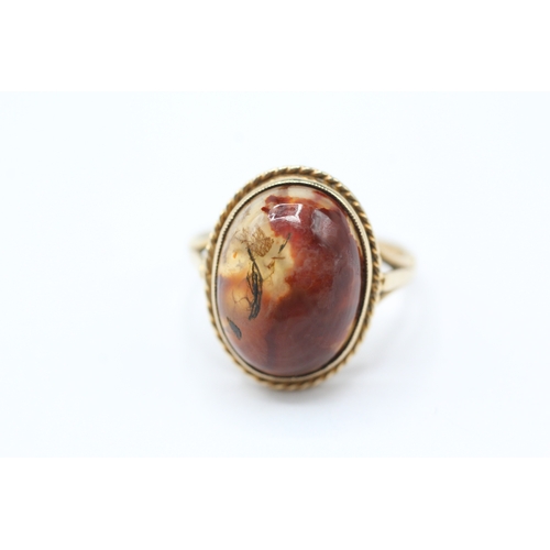 195 - 9ct gold agate dress ring (4.8g) Size P