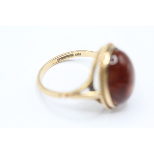 195 - 9ct gold agate dress ring (4.8g) Size P