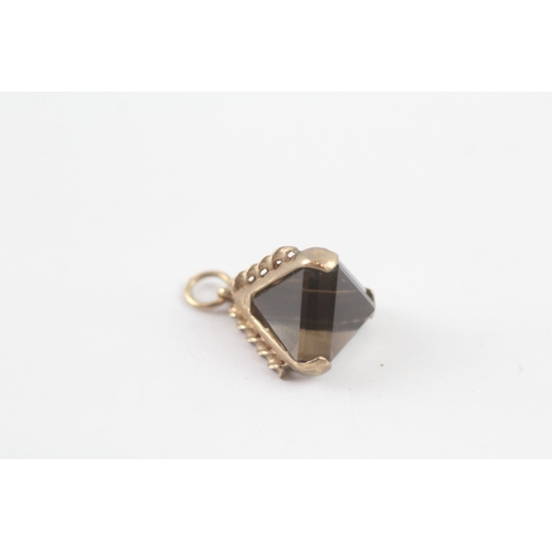 197 - 9ct gold smokey quartz pyramid fob (3.9g)