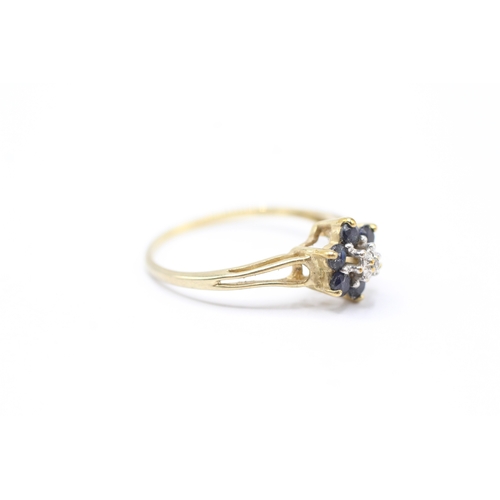 218 - 9ct gold sapphire and diamond posy ring (1.3g) Size N