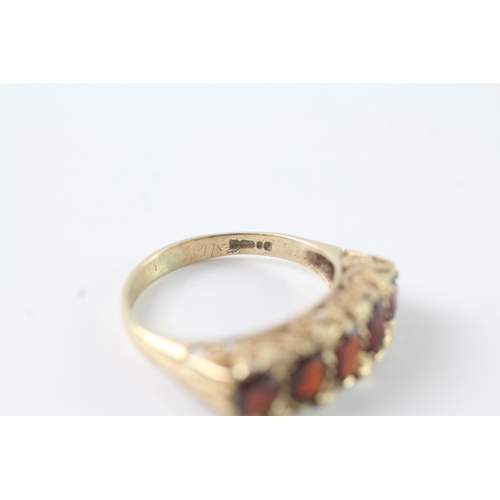 221 - 9ct gold garnet ring (3.9g) Size P