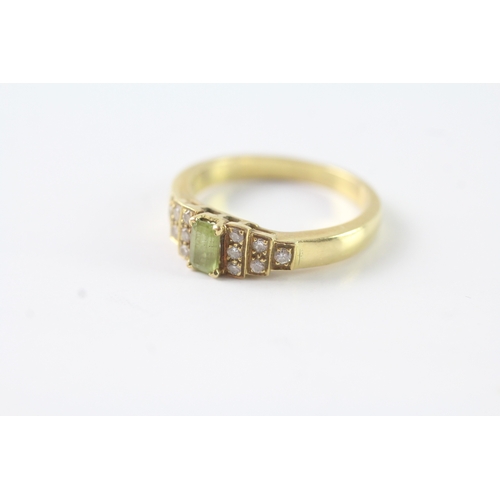 235 - 18ct gold diamond & peridot step cluster dress ring (4.6g) Size N